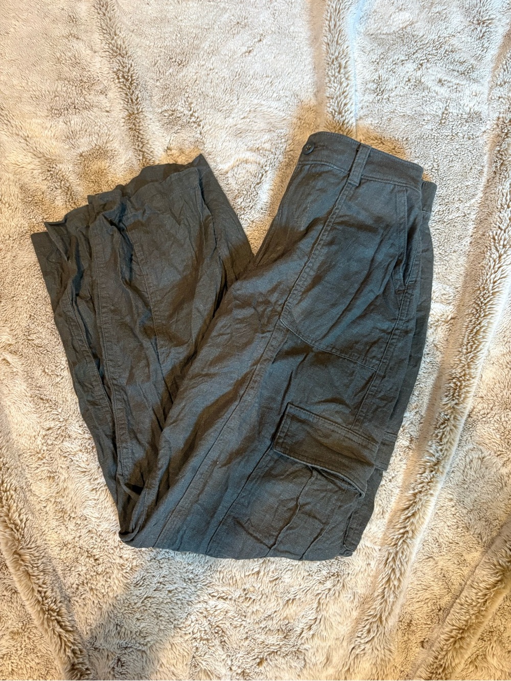 Hollister Straight-Leg Cargo Pants in Dark Gray